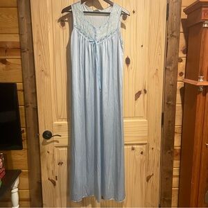 Lorraine Light Blue Lace Trim Chemise Size Small‎ Vintage